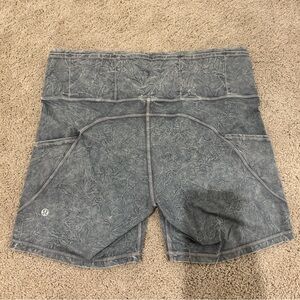 Lululemon 6” Wunder Train High Rise Short with Pockets